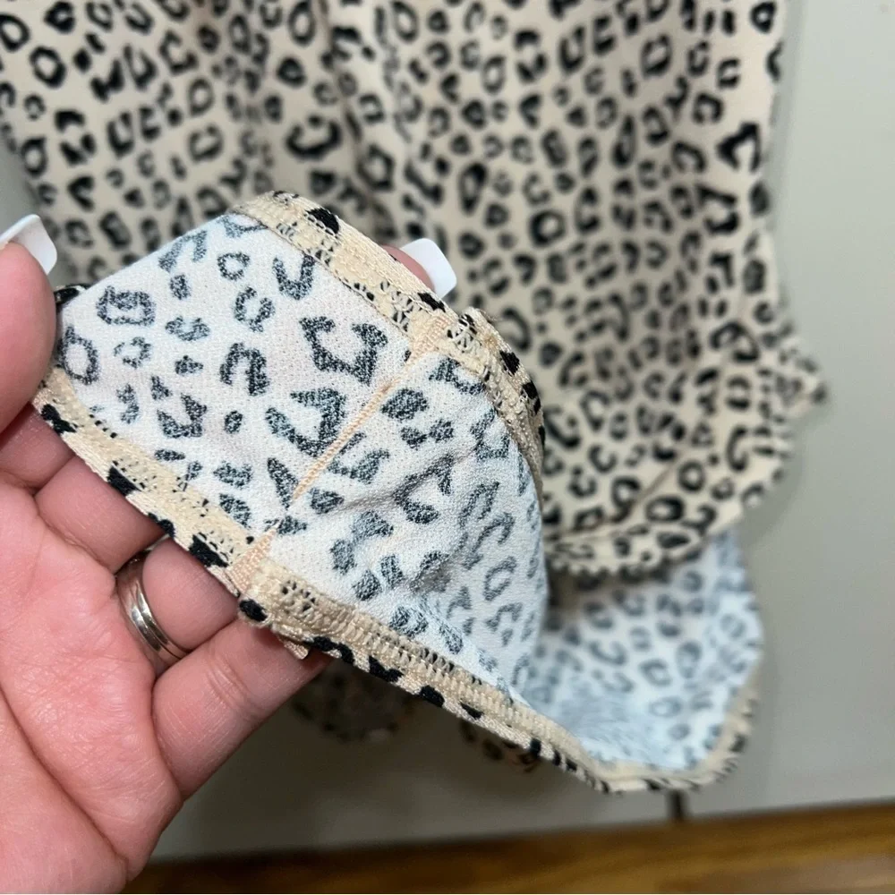 Divided by H&M Leopard Print Spaghetti Strap V-Neck Bodysuit Size Medium - Picture 8 of 10